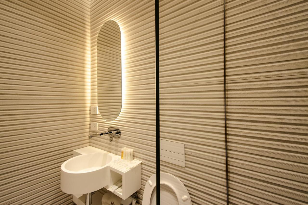 The Crown Boutique Hotel & Spa Tirana Bagian luar foto