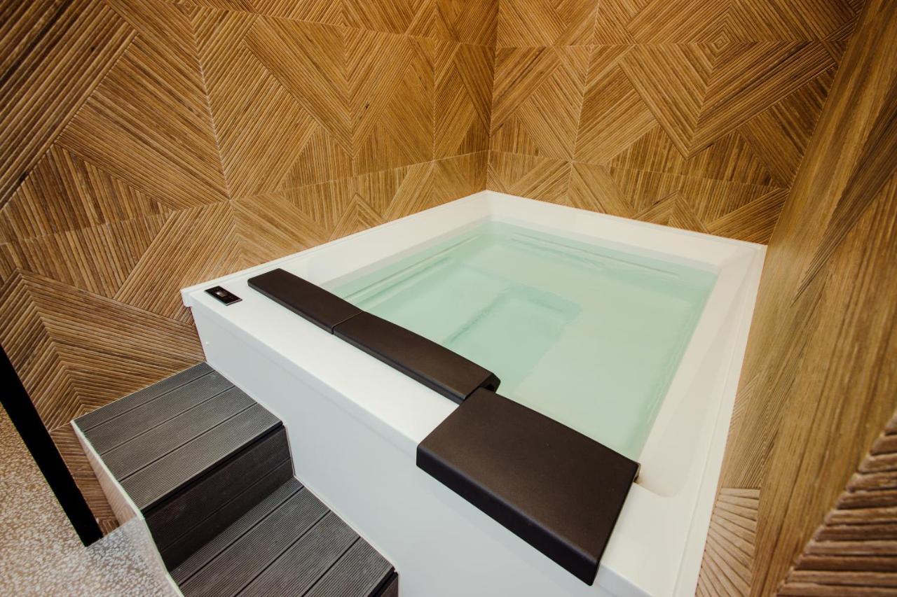 The Crown Boutique Hotel & Spa Tirana Bagian luar foto