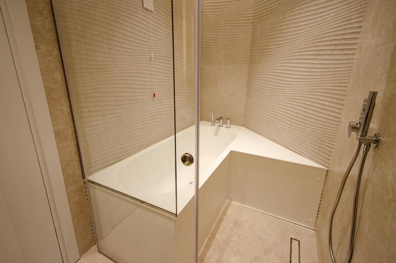 The Crown Boutique Hotel & Spa Tirana Bagian luar foto