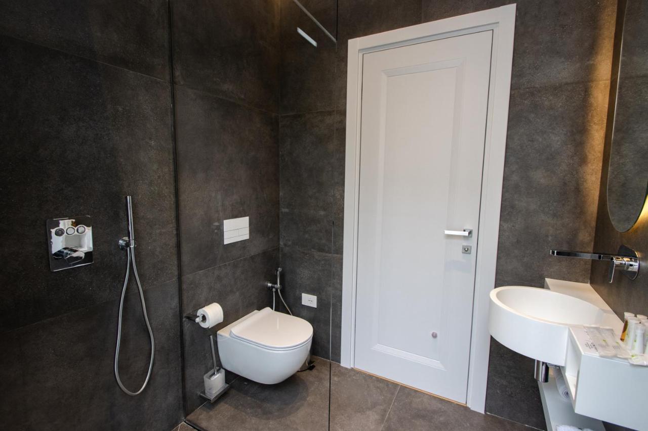 The Crown Boutique Hotel & Spa Tirana Bagian luar foto