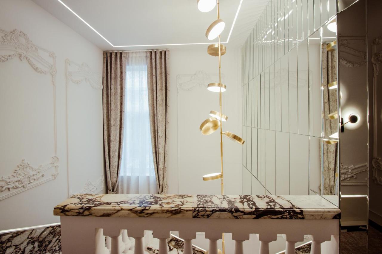 The Crown Boutique Hotel & Spa Tirana Bagian luar foto